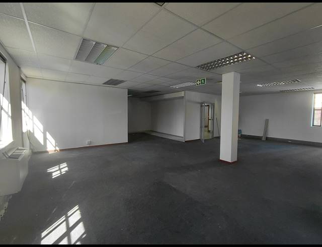 173M² OFFICE TO LET IN BRYANSTON